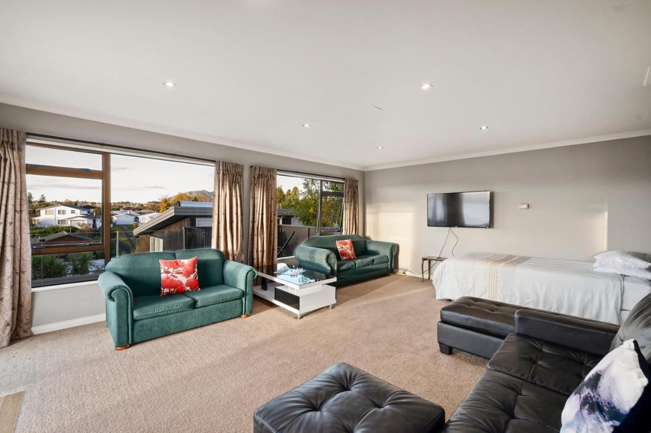 Taupo Escape - Rainbow Point Holiday Home Eksteriør billede